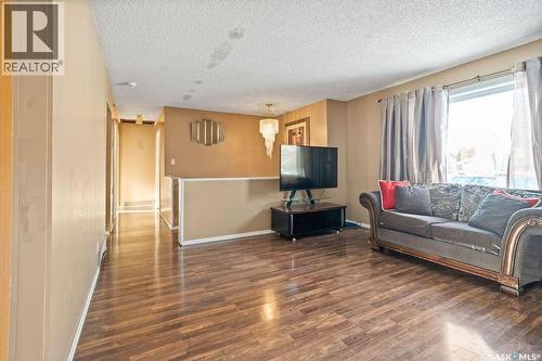 50 Hyland Crescent, Regina, SK - Indoor Photo Showing Living Room