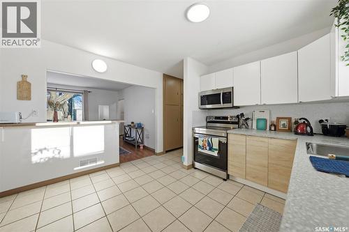 1022 9Th Street E, Saskatoon, SK - Indoor Photo Showing Kitchen