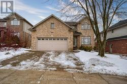 394 BERRYHILL DRIVE W  London North, ON N5X 4L4