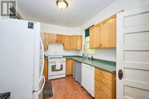 51 Grove Street, Welland (Welland Downtown), ON - Indoor Photo Showing Kitchen With Double Sink