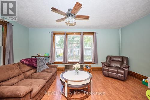 51 Grove Street, Welland (Welland Downtown), ON - Indoor Photo Showing Living Room