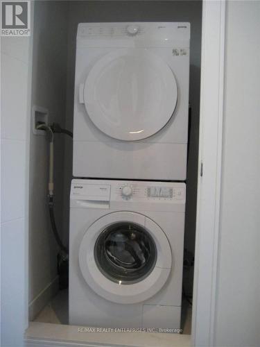 566 Rapids Lane, Mississauga, ON - Indoor Photo Showing Laundry Room