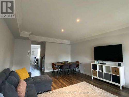 566 Rapids Lane, Mississauga, ON - Indoor Photo Showing Living Room