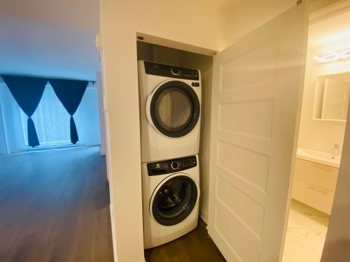 Salle de lavage - 306-205 Ch. Bates, Mont-Royal, QC - Indoor Photo Showing Laundry Room