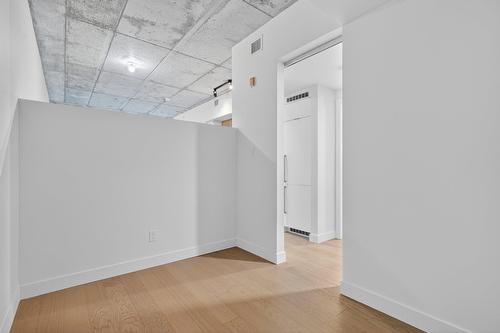 Den - 709-200 Boul. Marcel-Laurin, Montréal (Saint-Laurent), QC - Indoor Photo Showing Other Room