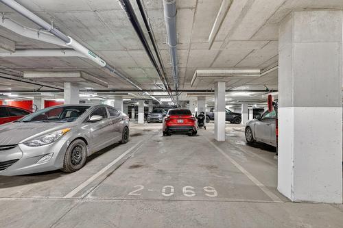 Garage - 709-200 Boul. Marcel-Laurin, Montréal (Saint-Laurent), QC - Indoor Photo Showing Garage