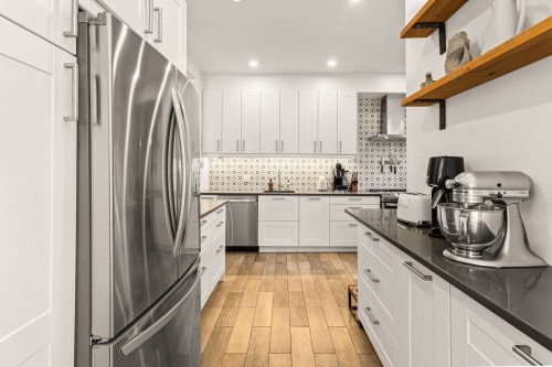 Kitchen - 2265 Av. De Melrose, Montréal (Côte-Des-Neiges/Notre-Dame-De-Grâce), QC - Indoor Photo Showing Kitchen With Upgraded Kitchen