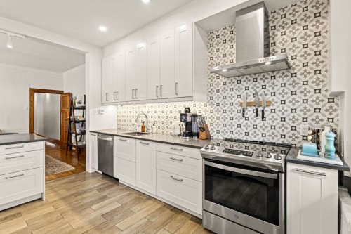 Kitchen - 2265 Av. De Melrose, Montréal (Côte-Des-Neiges/Notre-Dame-De-Grâce), QC - Indoor Photo Showing Kitchen With Upgraded Kitchen