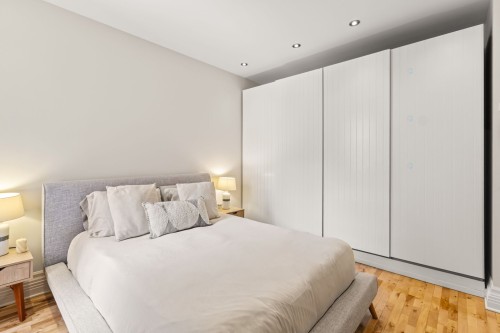 Primary bedroom - 2265 Av. De Melrose, Montréal (Côte-Des-Neiges/Notre-Dame-De-Grâce), QC - Indoor Photo Showing Bedroom