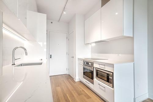 Kitchen - 712-2020 Boul. René-Lévesque O., Montréal (Ville-Marie), QC - Indoor Photo Showing Kitchen With Upgraded Kitchen