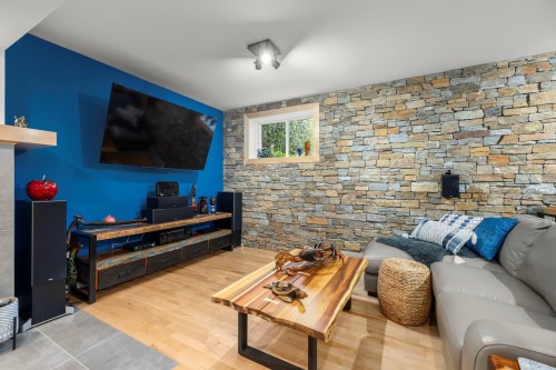 Salle familiale - 259 Rue Des Plaines, Les Coteaux, QC - Indoor Photo Showing Living Room