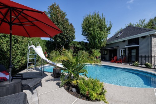 Cour - 259 Rue Des Plaines, Les Coteaux, QC - Outdoor With In Ground Pool
