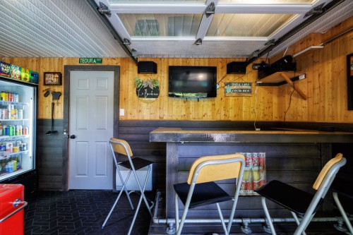 Bar - 259 Rue Des Plaines, Les Coteaux, QC - Indoor