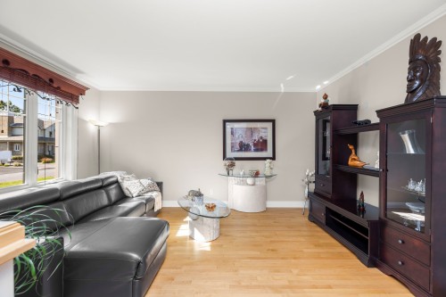 Salon - 259 Rue Des Plaines, Les Coteaux, QC - Indoor