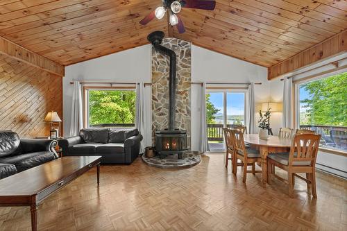 Vue sur l'eau - 183 Ch. Cooledge, Austin, QC - Indoor With Fireplace