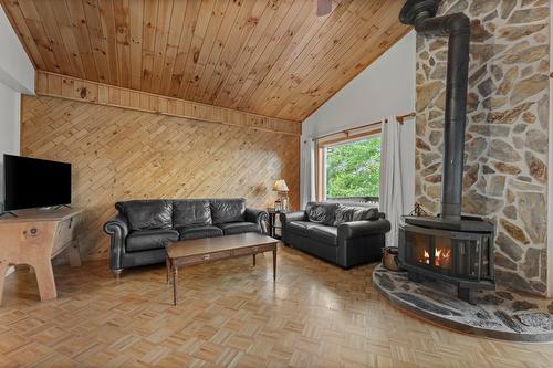 Salon - 183 Ch. Cooledge, Austin, QC - Indoor Photo Showing Living Room With Fireplace