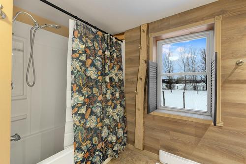 Salle de bains - 231 9E-Et-10E Rang, Saint-Camille, QC - Indoor Photo Showing Bathroom