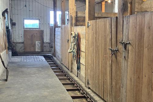 Écurie - 231 9E-Et-10E Rang, Saint-Camille, QC - Indoor Photo Showing Other Room