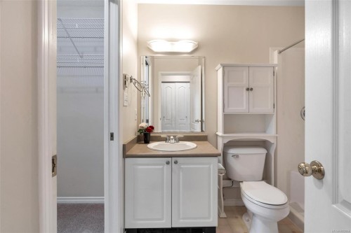 302-1663 Mckenzie Ave, Saanich, BC - Indoor Photo Showing Bathroom