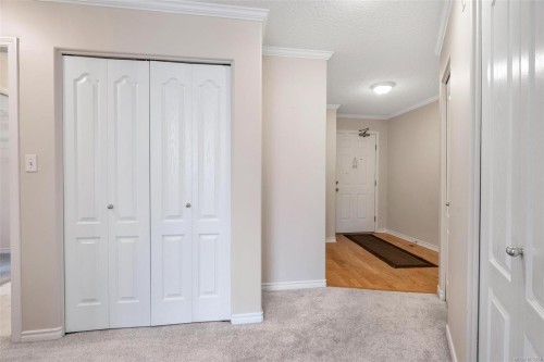 302-1663 Mckenzie Ave, Saanich, BC - Indoor
