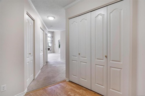 302-1663 Mckenzie Ave, Saanich, BC - Indoor Photo Showing Other Room