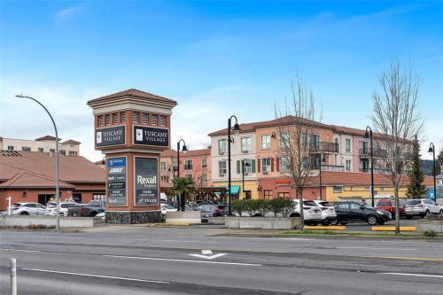 302-1663 Mckenzie Ave, Saanich, BC - Outdoor