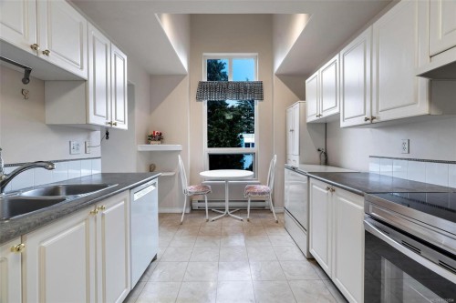 302-1663 Mckenzie Ave, Saanich, BC - Indoor Photo Showing Kitchen With Double Sink