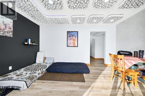 100 West 3Rd Street, Hamilton, ON - Indoor Photo Showing Bedroom