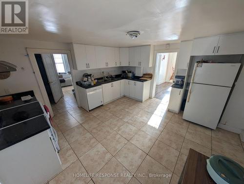 1701 King Street, Cambridge, ON - Indoor Photo Showing Kitchen