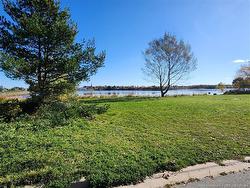 744 O'Neil  Bathurst, NB E2A 2L2