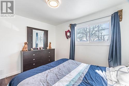 3800 Wyewood Road, Mississauga, ON - Indoor Photo Showing Bedroom