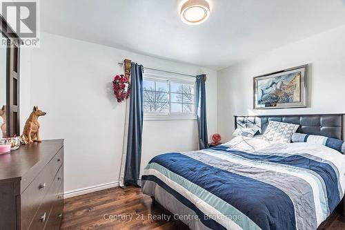 3800 Wyewood Road, Mississauga, ON - Indoor Photo Showing Bedroom