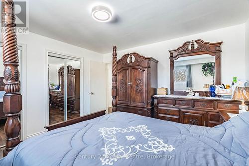 3800 Wyewood Road, Mississauga, ON - Indoor Photo Showing Bedroom