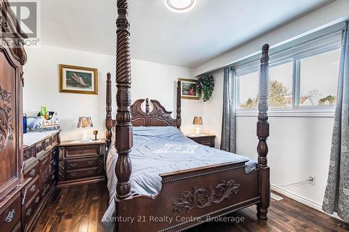 3800 Wyewood Road, Mississauga, ON - Indoor Photo Showing Bedroom