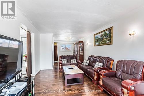 3800 Wyewood Road, Mississauga, ON - Indoor Photo Showing Living Room