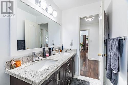 3800 Wyewood Road, Mississauga, ON - Indoor Photo Showing Bathroom