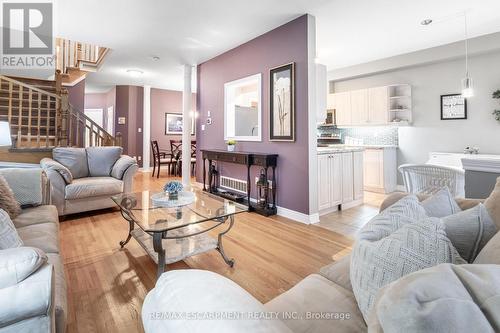 5316 Dryden Avenue, Burlington, ON - Indoor Photo Showing Living Room