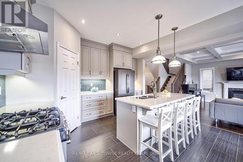 195 Greti Drive, Hamilton, ON - Indoor Photo Showing Kitchen With Double Sink With Upgraded Kitchen