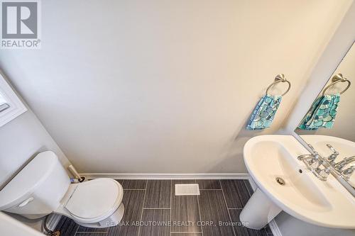 195 Greti Drive, Hamilton, ON - Indoor Photo Showing Bathroom
