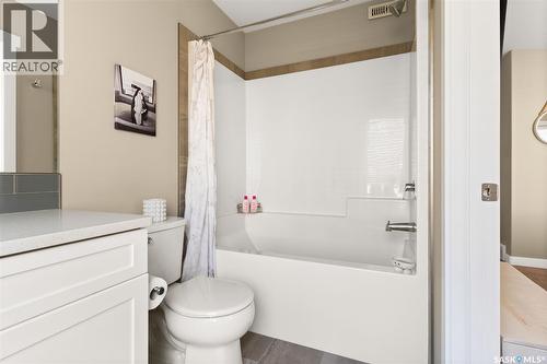 4233 E Keller Avenue, Regina, SK - Indoor Photo Showing Bathroom