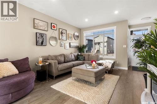 4233 E Keller Avenue, Regina, SK - Indoor Photo Showing Living Room