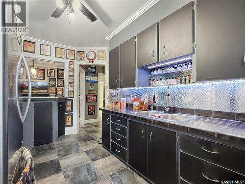 236 7Th Avenue Nw, Swift Current, SK - Indoor Photo Showing Kitchen