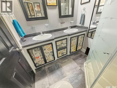 236 7Th Avenue Nw, Swift Current, SK - Indoor Photo Showing Bathroom