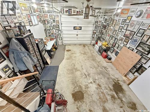 236 7Th Avenue Nw, Swift Current, SK - Indoor Photo Showing Garage