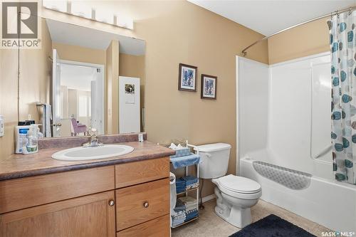 3281 Woodhams Drive E, Regina, SK - Indoor Photo Showing Bathroom