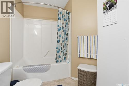 3281 Woodhams Drive E, Regina, SK - Indoor Photo Showing Bathroom