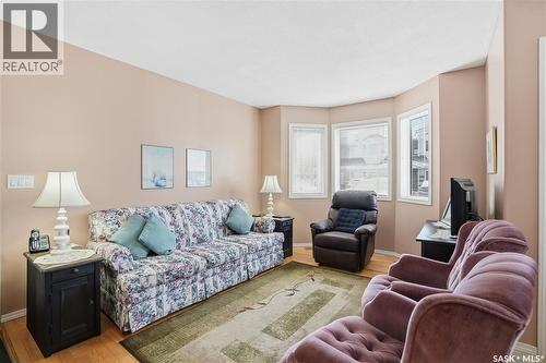 3281 Woodhams Drive E, Regina, SK - Indoor Photo Showing Living Room