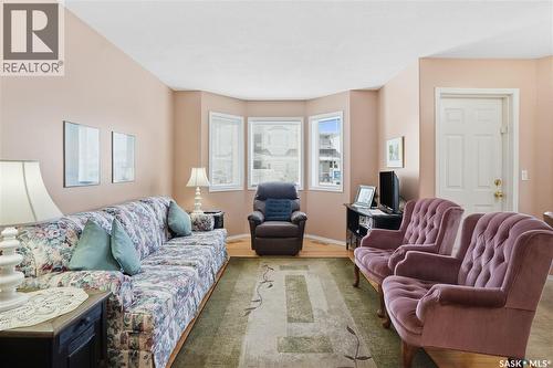 3281 Woodhams Drive E, Regina, SK - Indoor Photo Showing Living Room