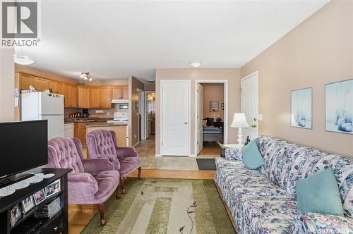 3281 Woodhams Drive E, Regina, SK - Indoor Photo Showing Living Room