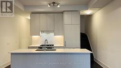 TH #17 - 270 DAVENPORT ROAD  Toronto, ON M5R 1J8